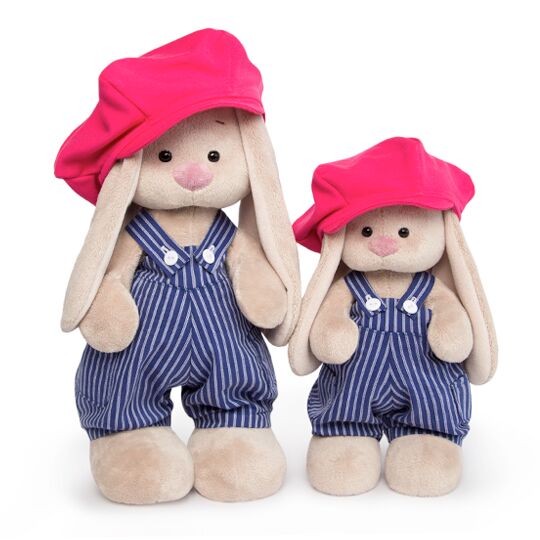 Зайка Ми в синем комбинезоне в полоску и с малиновой кепкой