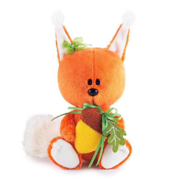 Белка Бика с жёлудем