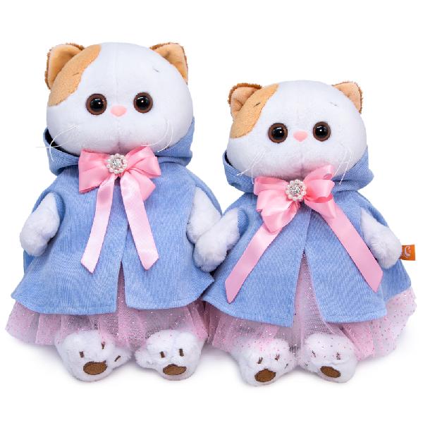 Ли-Ли в накидке с капюшоном