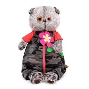 Басик в камуфляжном комбинезоне