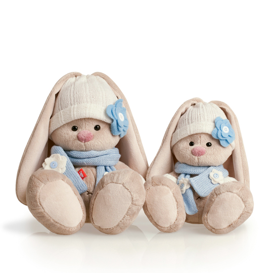 Зайка Ми в голубом шарфике