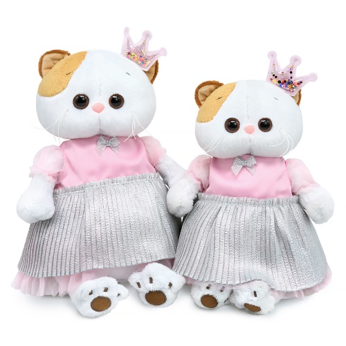 Ли-Ли в платье и с короной