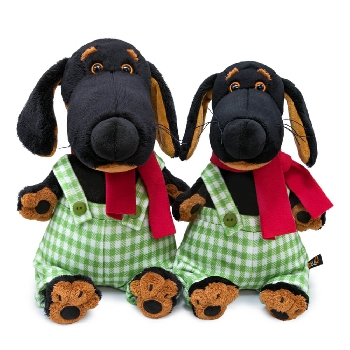 Ваксон в штанах на бретельках и шарфе