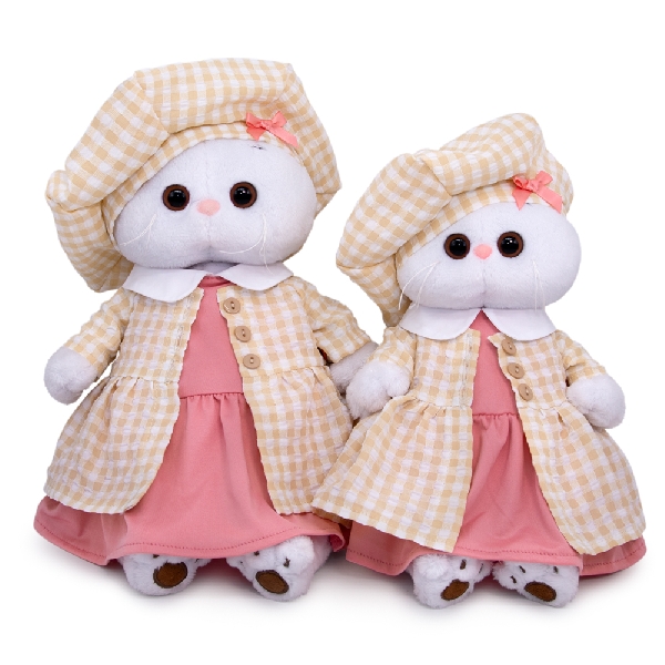 Ли-Ли в летнем пальто в клетку