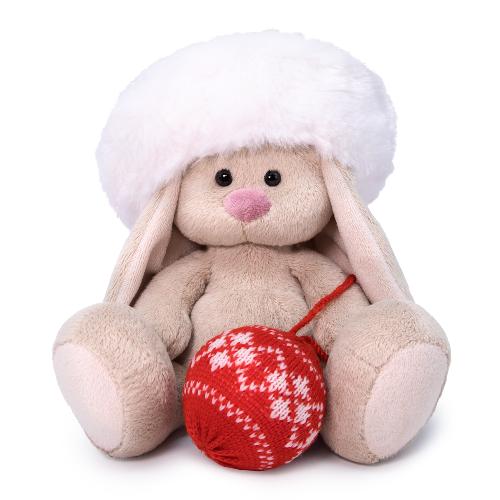 Зайка Ми в белом берете и с шариком