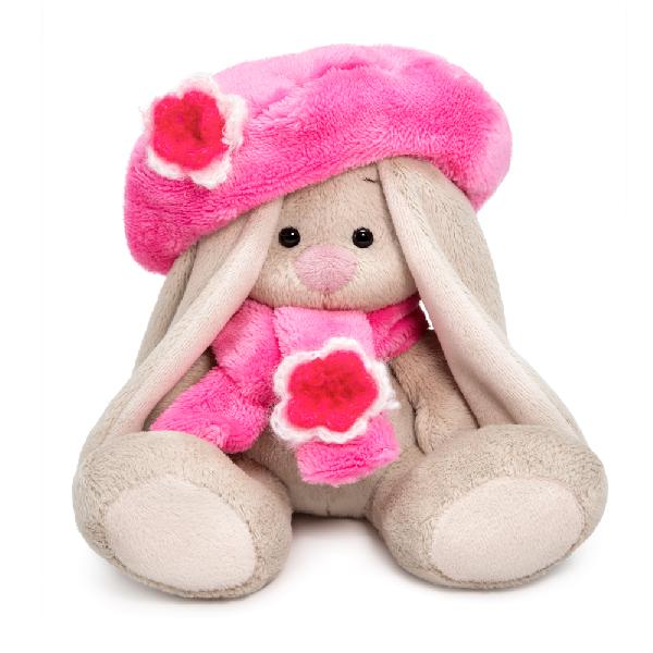 Зайка Ми в берете и шарфике