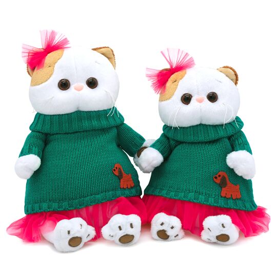 Ли-Ли в зеленом вязаном платье