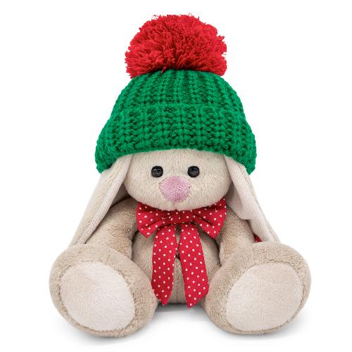 Зайка Ми в зеленой шапке