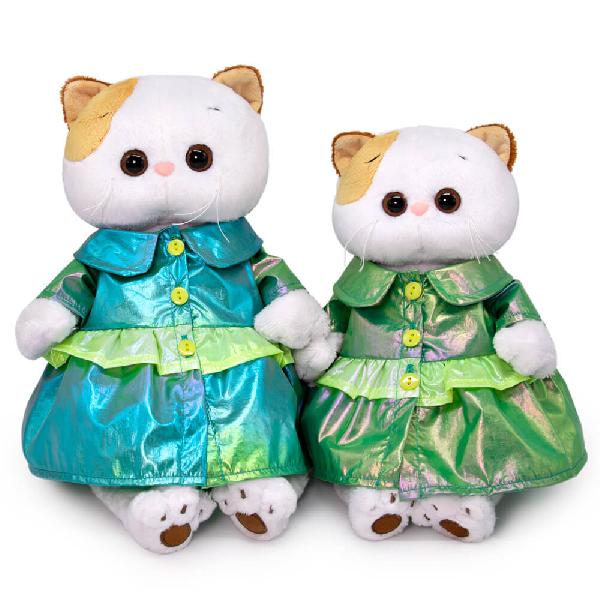 Ли-Ли в плаще с баской