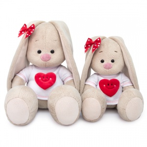 Зайка Ми в футболке с сердцем