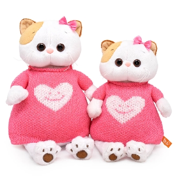 Ли-Ли в вязаном платье с сердцем