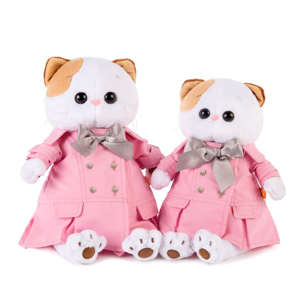 Ли-Ли в розовом плаще с серым бантиком