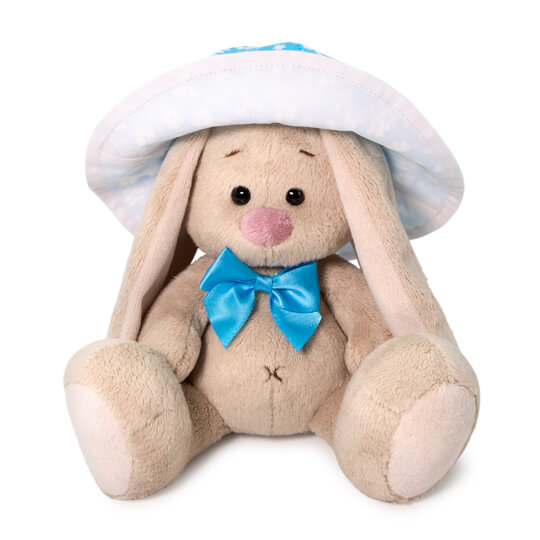 Зайка Ми в голубой панаме