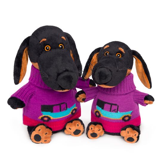 Ваксон в свитере с машинкой