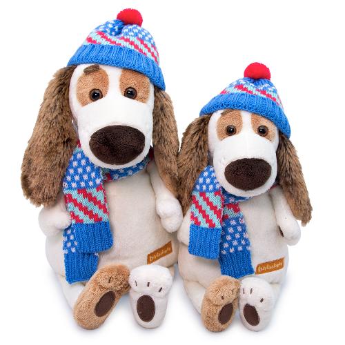 Бартоломей в вязаной шапке и шарфе