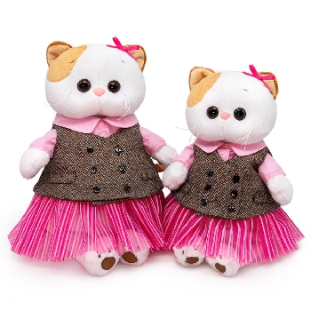 в элегантном комплекте