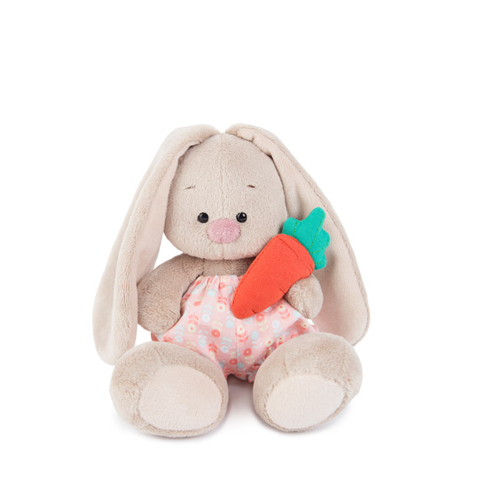 Зайка Ми в панталончиках и с морковкой