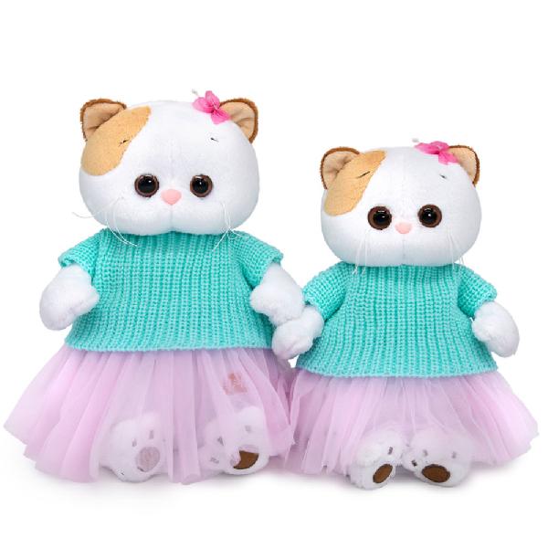 Ли-Ли в вязаной кофте