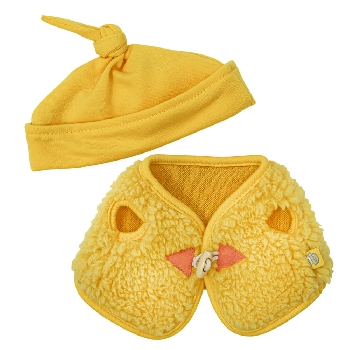 Меховой жилет и шапочка из трикотажа