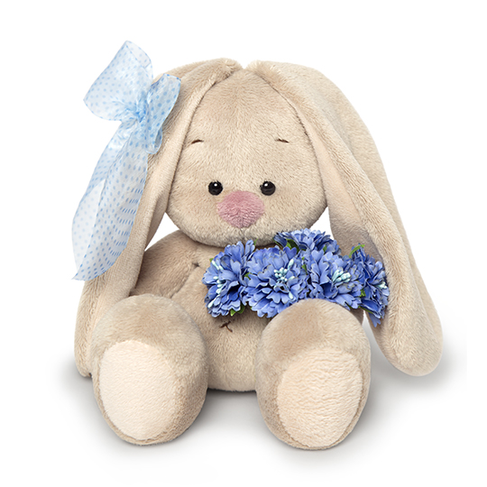 Зайка Ми с букетом васильков