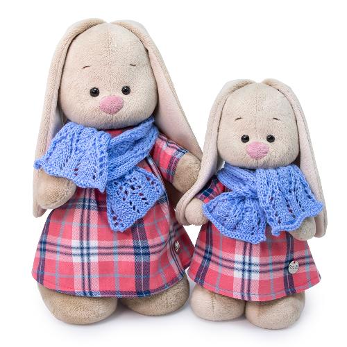 Зайка Ми в голубом шарфе