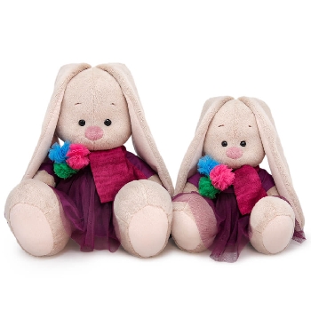 Зайка Ми в платье и шарфе с помпонами