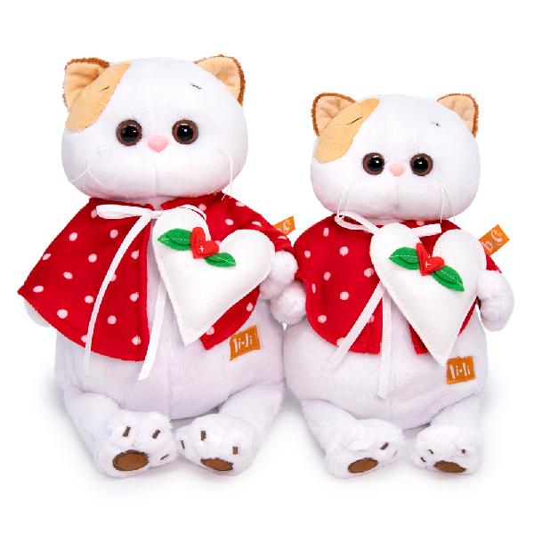 Ли-Ли в накидке с сердцем