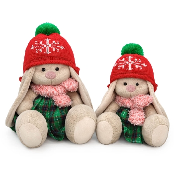 Зайка Ми в шапке со снежинкой