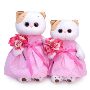 Ли-Ли в розовом платье с букетом