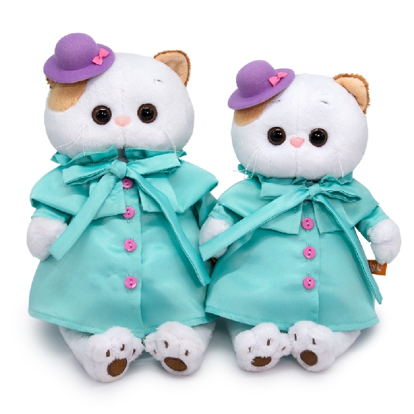 Ли-Ли в плаще и шляпке