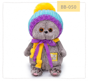 Басик беби в вязаной шапке