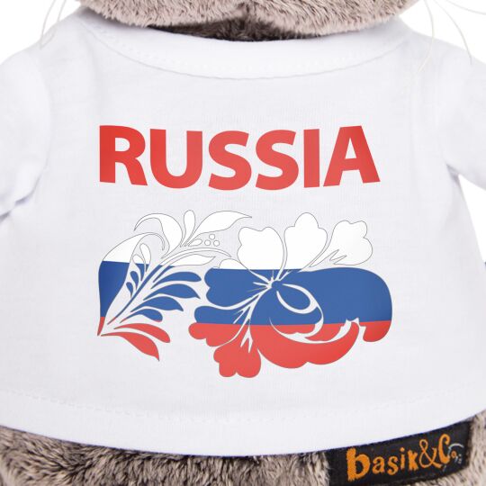 Басик в футболке с принтом "Россия"
