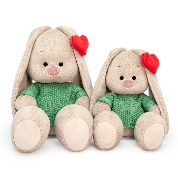 Зайка Ми в свитере и с сердечком на ушке