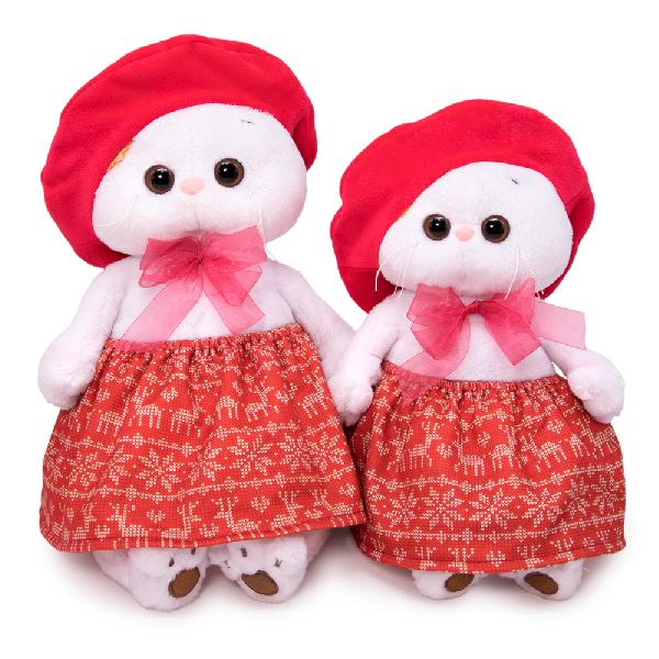 Ли-Ли в берете и юбке с оленями