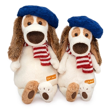 Бартоломей в берете и шарфе