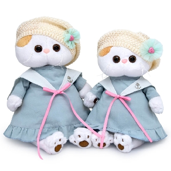 Ли-Ли в морском платье и вязаном берете