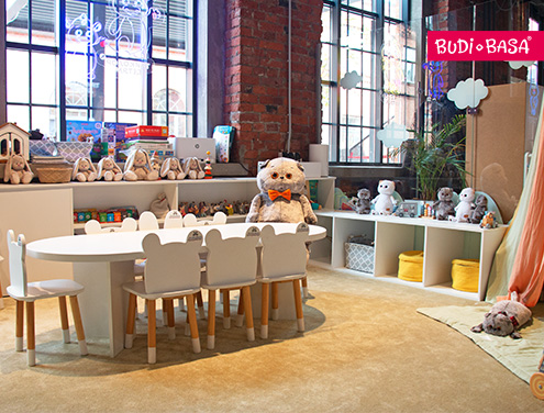 Игрушки БУДИ БАСА в игровой комнате «Енот и Крыжовник»