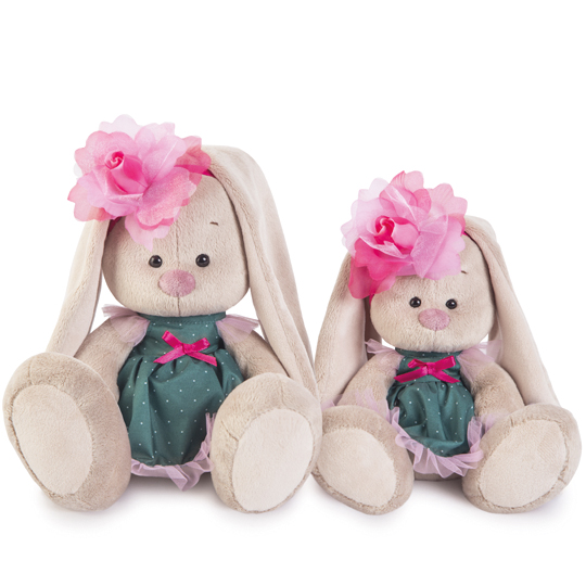 Зайка Ми в зеленом платье и с цветком