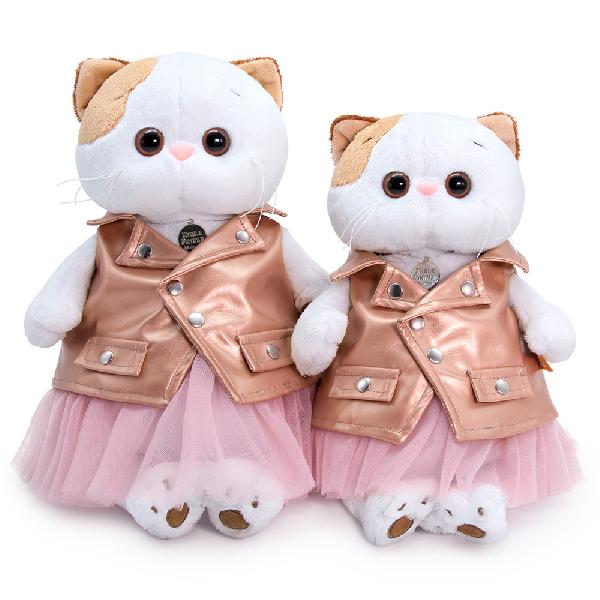 Ли-Ли в юбке и жилетке