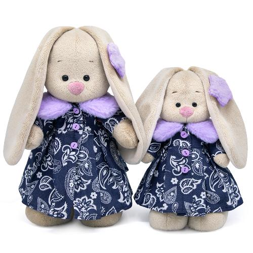 Зайка Ми в пальто с сиреневым воротником