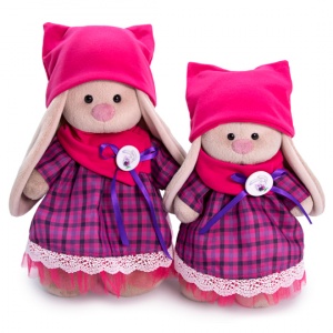 Зайка Ми в платье со снудом и шапкой