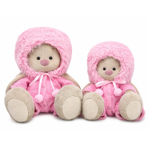 Зайка Ми в меховой шапке и комбинезоне