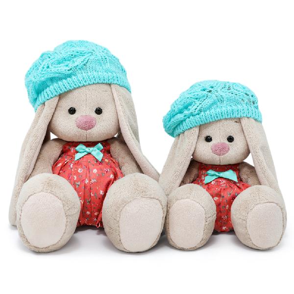 Зайка Ми в вязаном берете