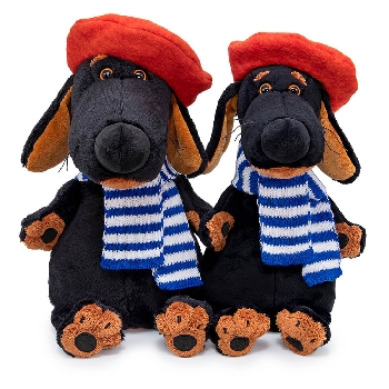 Ваксон в берете и шарфе