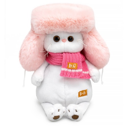 Ли-Ли в меховой шапке и шарфе